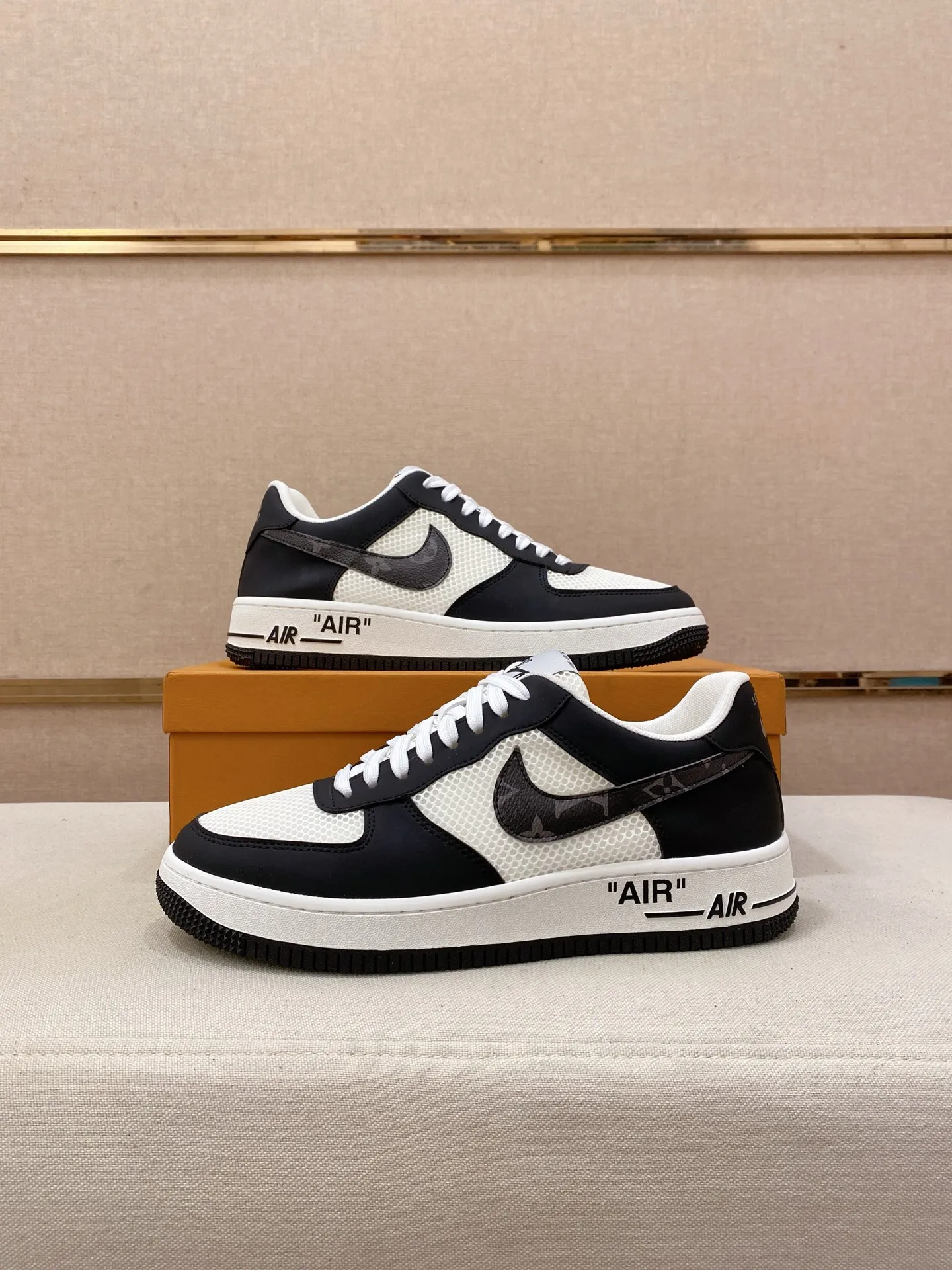 Men's shoes💰 440💰Louis Vuitton (Louis Vuitton/LV) top 🔍🔍 new models are on sale at the same time, the upper 🇮🇹 imported Italian first-layer cowhide, fully imported mesh breathable lining 💪💪, completely 1⃣️compared 1⃣️Reproduction🇮🇹💪💪, ⚠Sole: The original sole is specially provided by the original factory, the exclusive movable molded sole is super comfortable, ⚠Original factory follow-up goods, 🔍🔍high quality, you can enter and leave the counter at will, welcome to compare⚠. Code number: 38-44. Can be customized for 45 non-refundable!